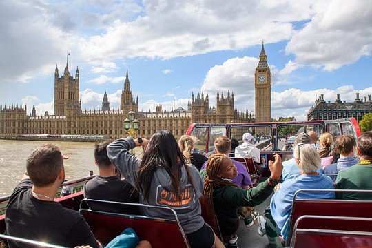 London: Guided Sightseeing Tour on a Vintage Open-Top Bus — photograph 5