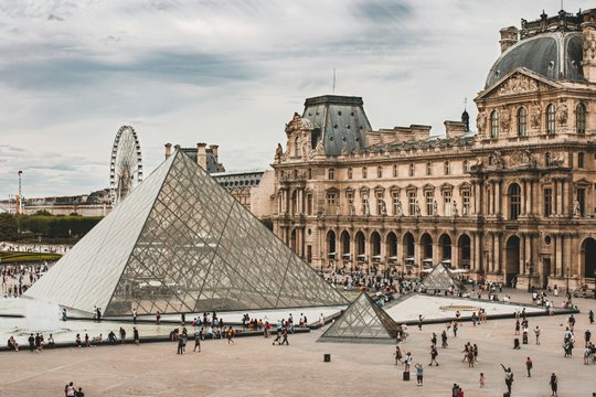 Louvre Museum Semi Private Guided Tour — photograph 4