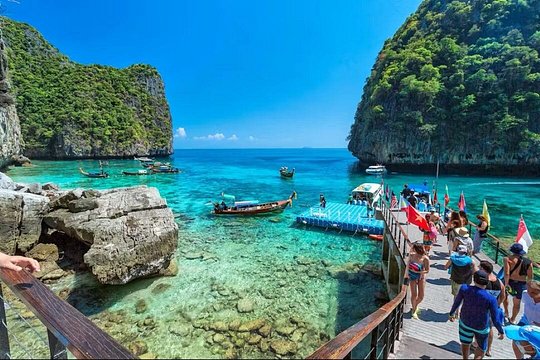 Full Day Phi Phi and Bamboo Island catamaran Tour from Phuket — billede 4