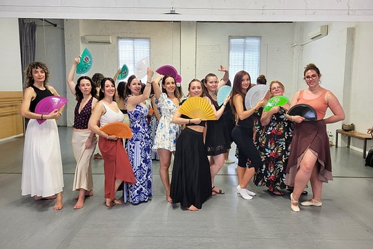 Learn to Dance Flamenco from Zero: Fun Beginners' Dance Class — photograph 3