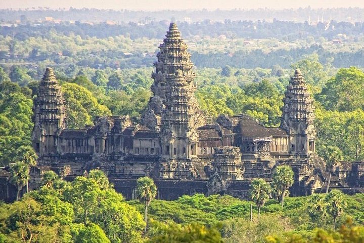 2-Day Best of Angkor Wat and Tonle Sap Lake Tour