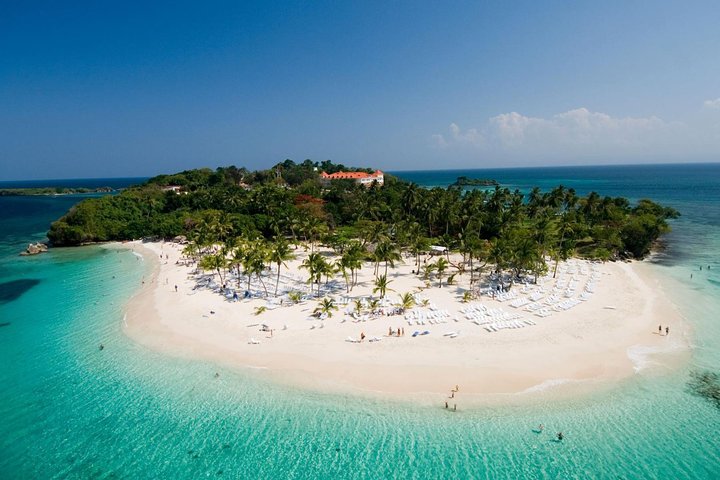 Samaná: Cayo Levantado, El Limón & Horseback Ride from Punta Cana