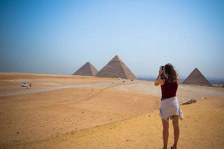 pyramids day tour from cairo with private AC Car