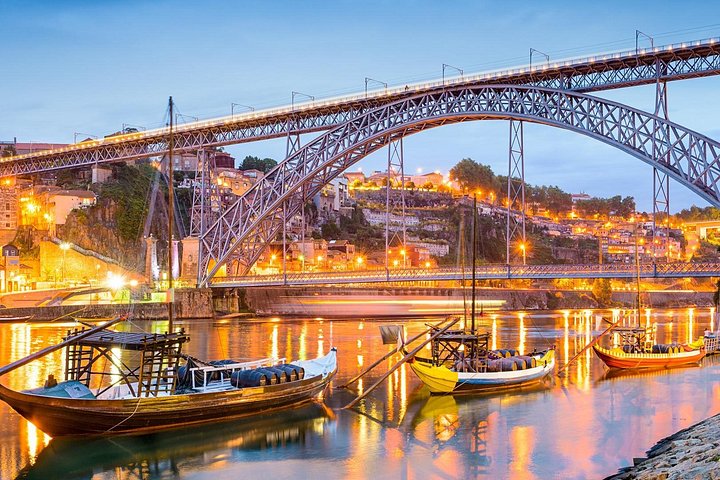 Private Sightseeing Transfer from Lisbon to Porto.