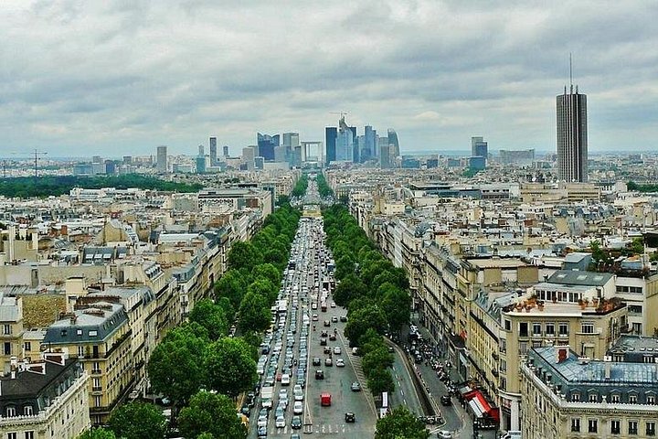 Private 4-hour city tour of Paris with driver and official guide
