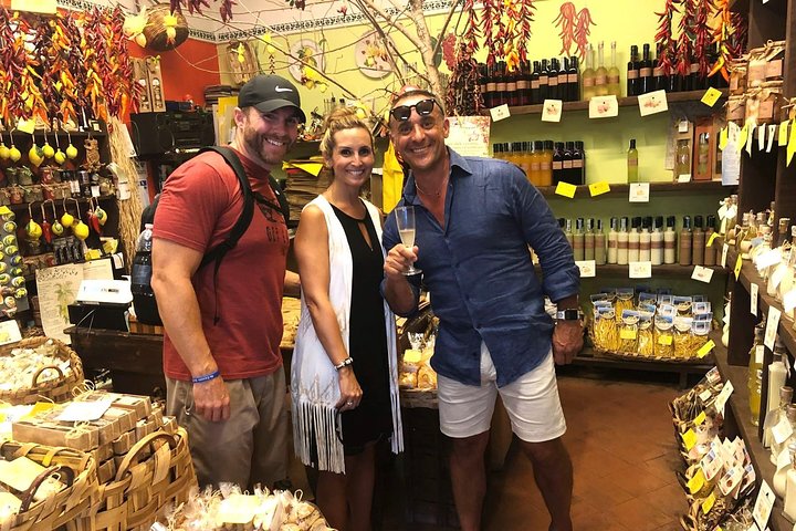 Sorrento Stress-Free Food and Walking Tour with a Local Guide
