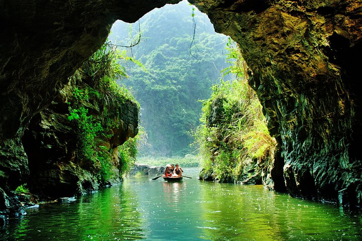 Luxury Hoa Lu Trang An Mua Cave Amazing View - Small Group Tour - Limousine Bus