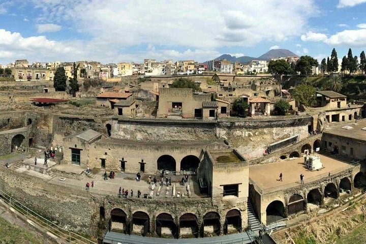 Tour of Hercolaneum, Pompeii, Sorrento (Full Day 8h)