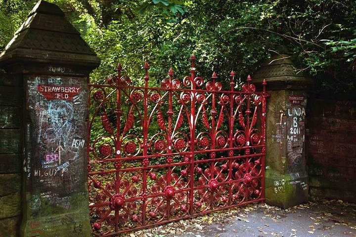 Skip the Line: Strawberry Field Visitor Experience Ticket with Media Guide