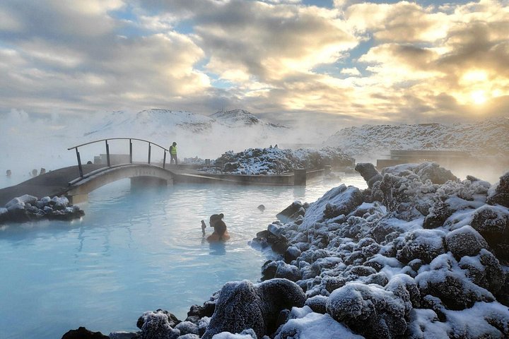 Blue Lagoon Premium & Reykjanes Peninsula | Private day Tour in a Mercedes Benz