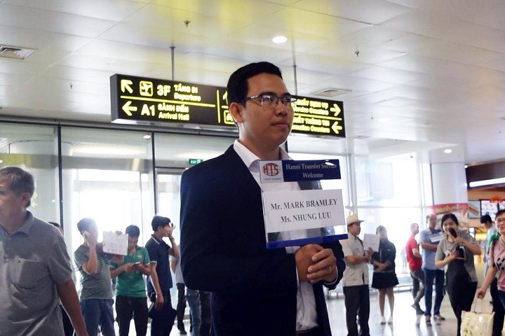 Private transfer between Hanoi Airport (HAN) and Hanoi Old Quarter