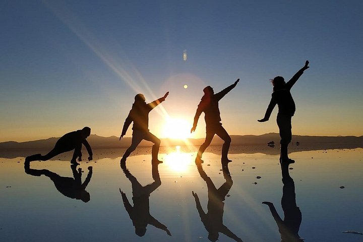 Stars+Sunrise - Uyuni (ENG GUIDE), ask availability, min 3 ppl available