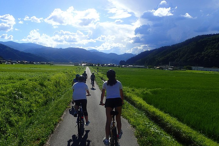Short Morning Cycling Tour in Hida
