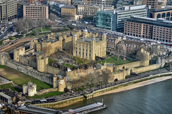 Medieval London: A Self-Guided Audio Tour from Monument to the Tower of London