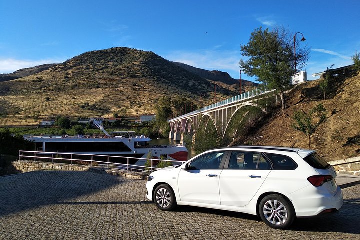 Private transfer Porto ↔ Porto Airport — up to 4 passengers
