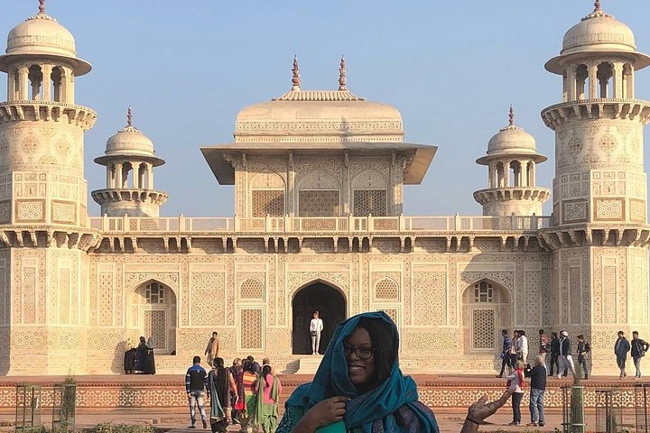 Agra Taj Mahal Budget Tour by Gatimaan Express Train