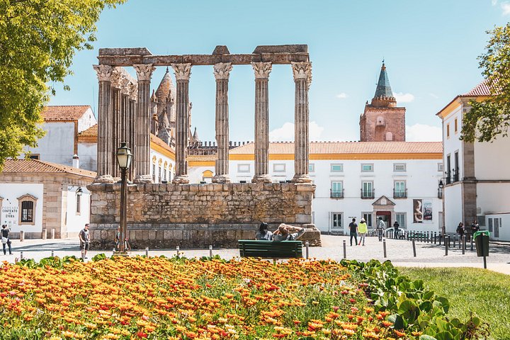 Official Guided Evora & Monsaraz Full Day Private Tour