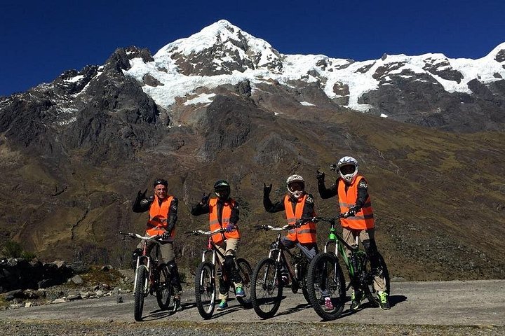 Inca Jungle Trail to Machupicchu 4 days All Inclusive with Train - Group tour