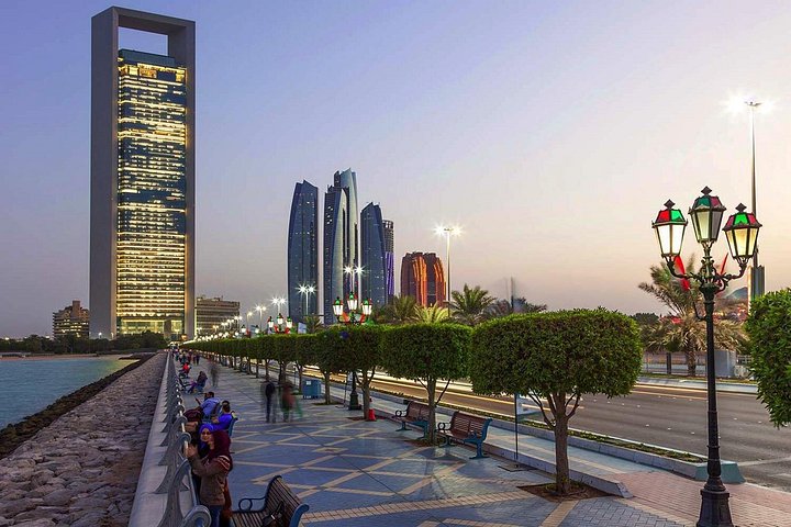 Abu Dhabi City Tour with Buffet Lunch