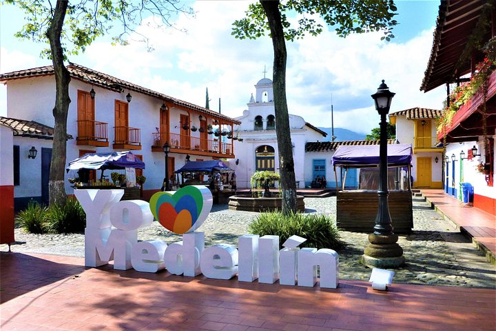 City Tour Medellin : Immerse yourself in your Authentic Tradition and Culture