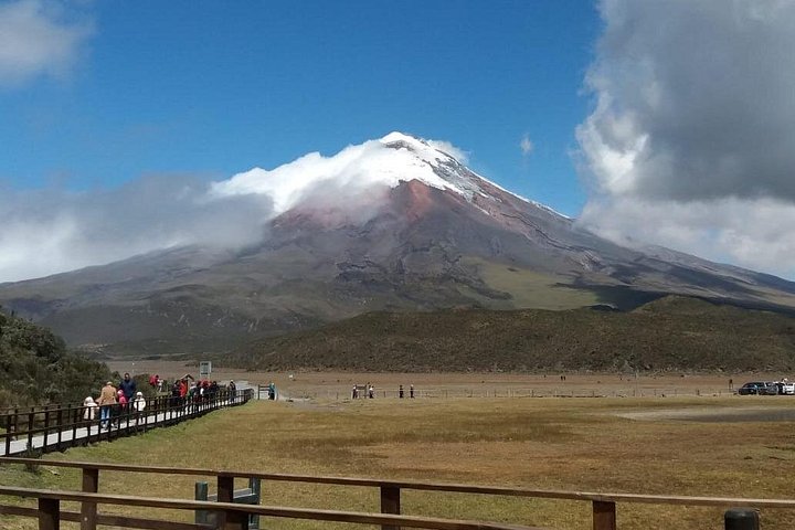 From Quito: Cotopaxi National Park and Lagoon Private Tour