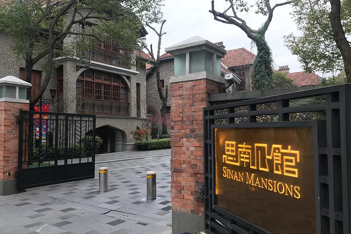 Shanghai Tour of the Bund, FFC and Dinner inside the Oriental Pearl Tower