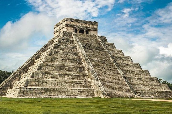 Chichen Itza,Cenote Chichikan& Valladolid from Playa del Carmen.