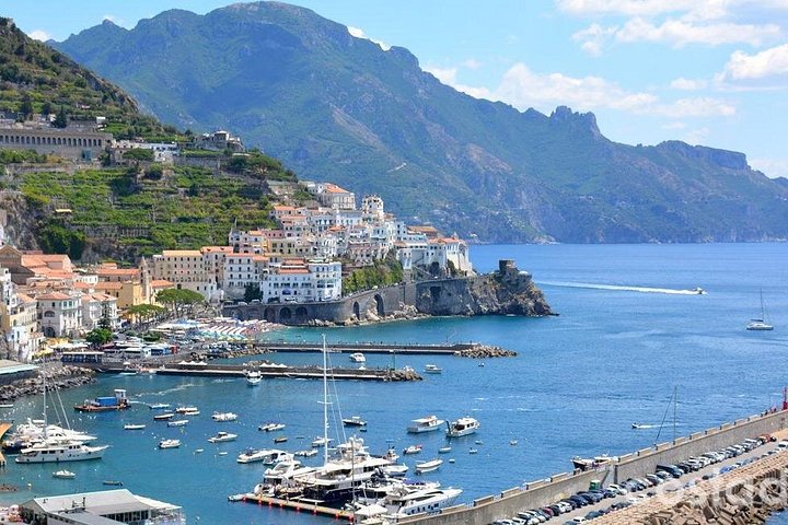 Transfer Amalfi Coast with stop and wait 2 hours Pompeii or Herculaneum or Vesuvius