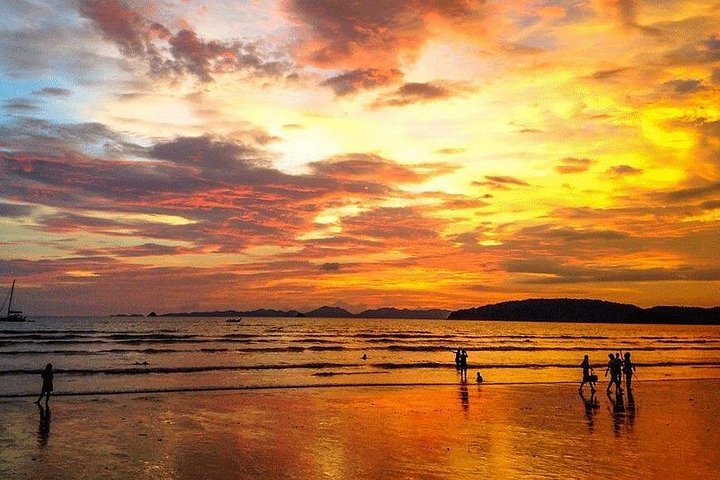 Krabi: Hong Islands Long-Tail Boat Tour with Barbecue Dinner