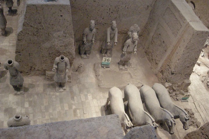 Xi'an Terracotta Warriors Museum and Xi'an Railway Station Drop off Day Tour