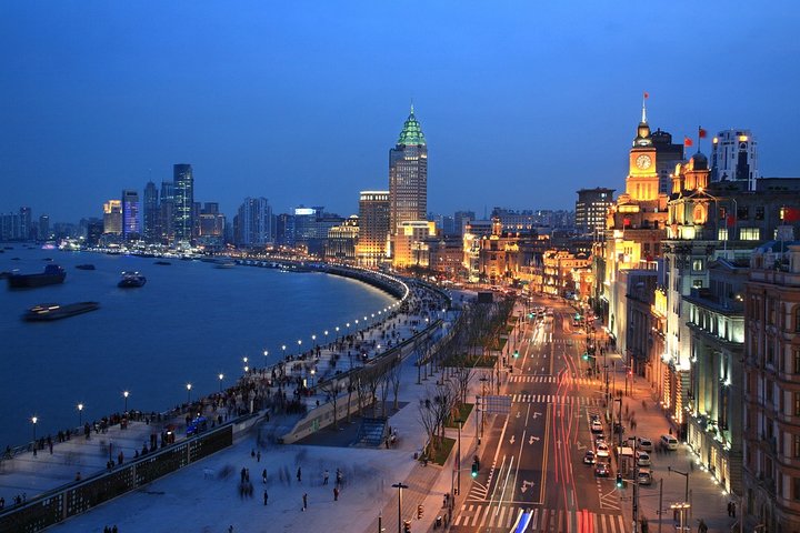 Private Evening Tour of Shanghai Old City and Local Food