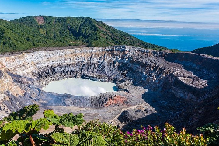 Poas Volcano & Sarchi Oxcarts Private Tour from San Jose