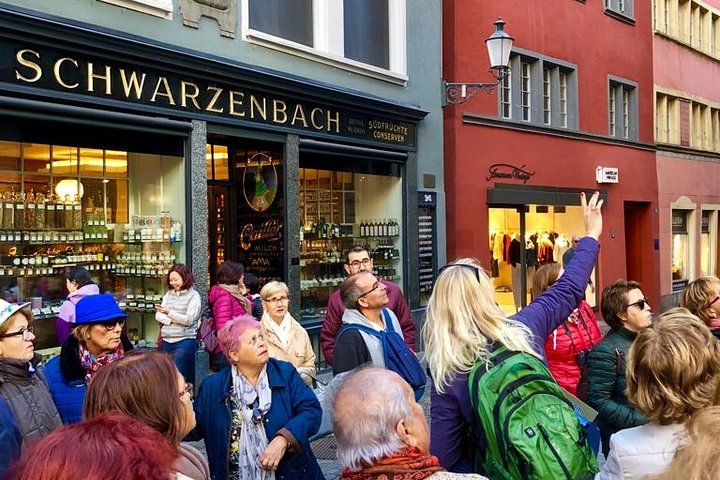 From Zurich: Old Town Walking Tour & City Highlights Private Tour