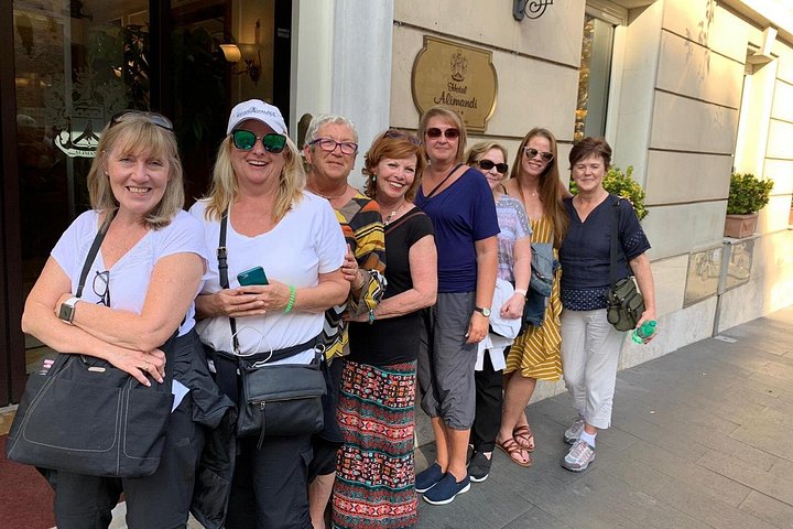 Rome Luxury Halfday with Professional English-Speaking Driver