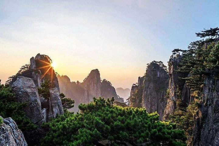 2-Day Huangshan and Hongcun Village Private Tour from Shanghai by Bullet Train