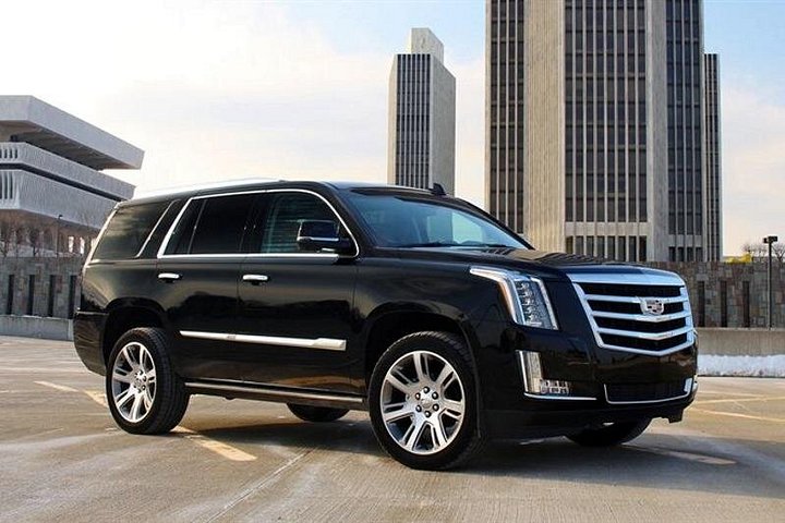 Private Transfer: Abu Dhabi to Dubai Airport DXB in Luxury SUV