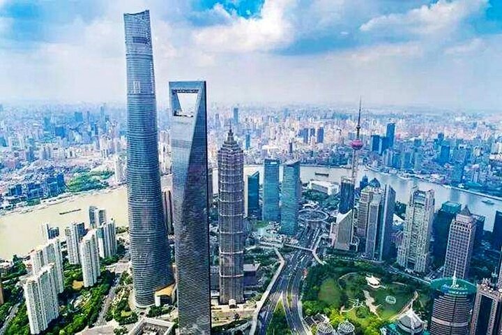 Private Flexible Shanghai Layover Tour with Street Food and Dumpling Tasting