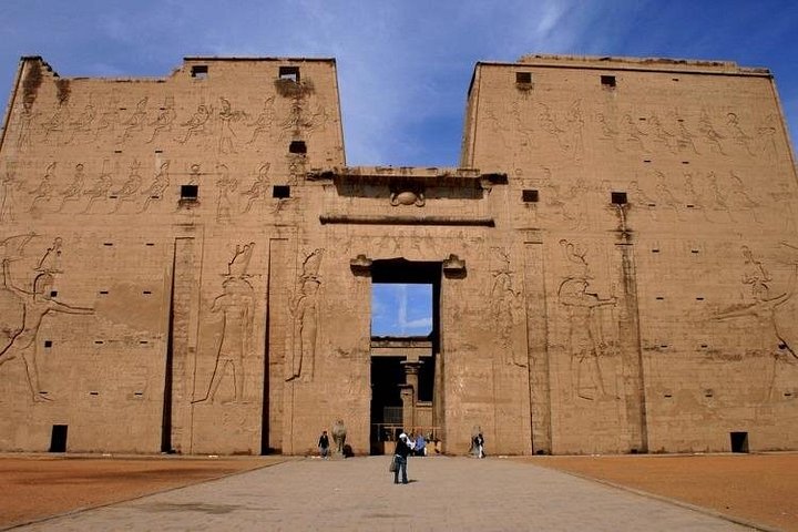 Trip from luxor to Edfu by train