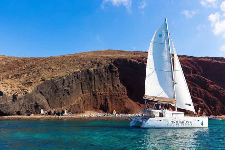 Santorin Croisière privée en catamaran avec barbecue, Open Bar et transferts