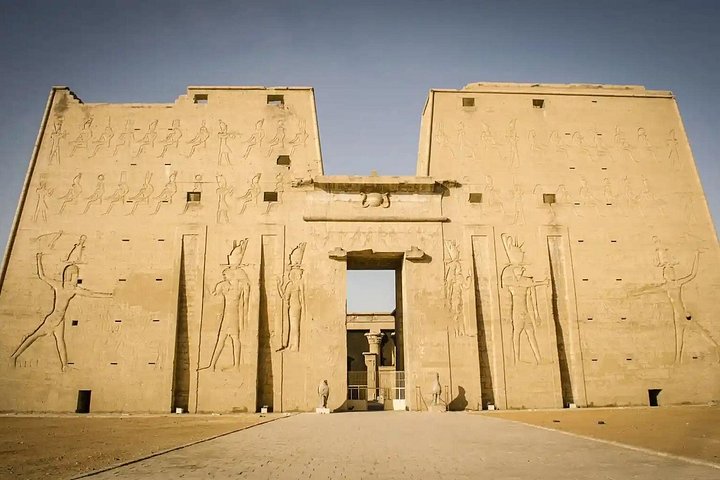 Trip from luxor to Edfu by train