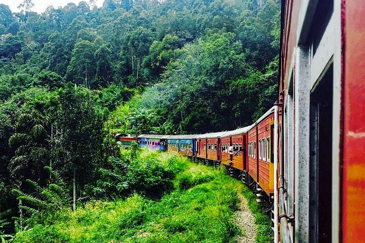 Colombo to Badulla train ride on (Train No: 1015 "Udarata Menike")