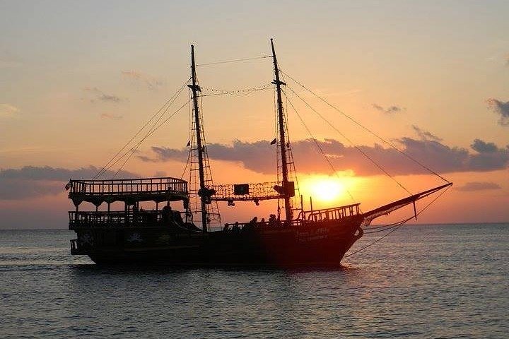 Romantic Sunset Dinner Experience at Historic Galleon in Cozumel
