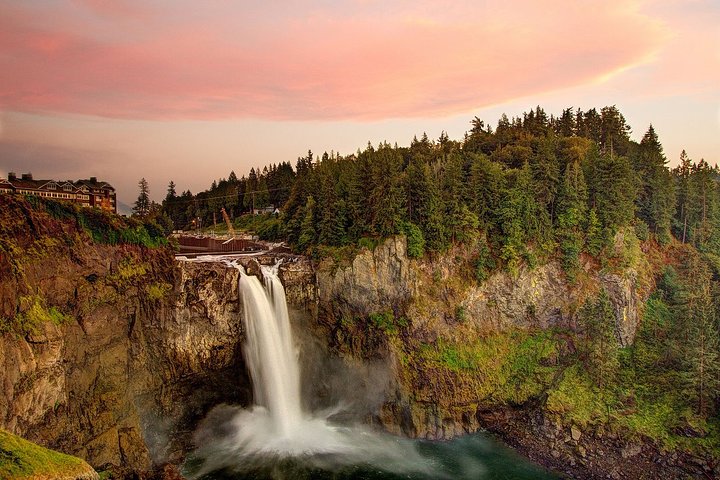 Private 5-hour City Tour of Seattle and Snoqualmie Falls with driver only