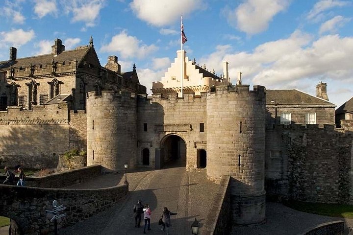 From Greenock: Stirling Castle and Glasgow Private Tour
