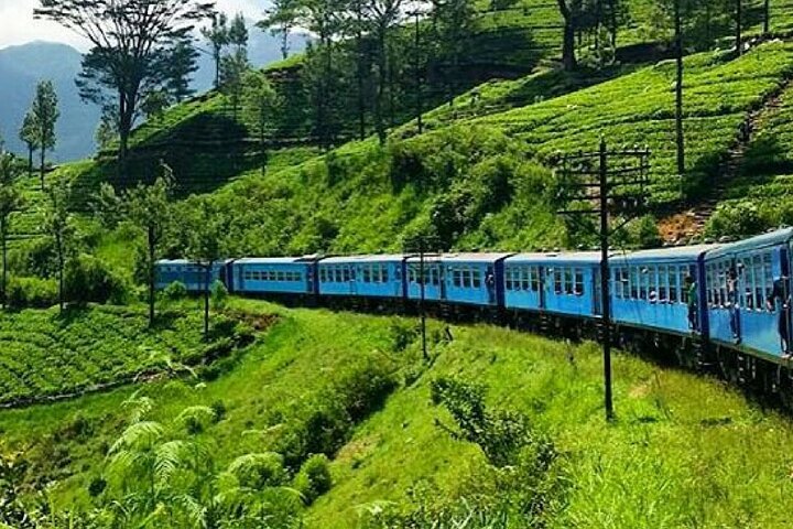 Kandy to Nanu Oya train ride on (Train No: 1005 "Podi Menike")