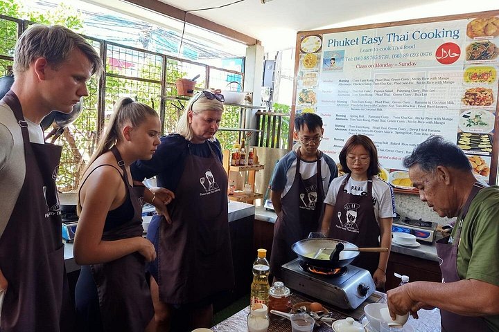 Easy Thai Cooking and Coconut Oil Workshop in Phuket