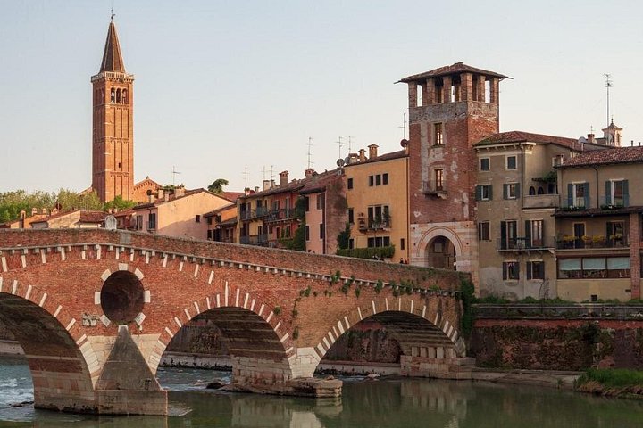 Touristic highlights of Verona on a Private full day tour with a local