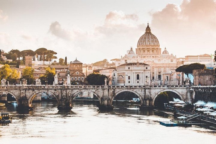 Touristic highlights of Rome on a Private full day tour with a local