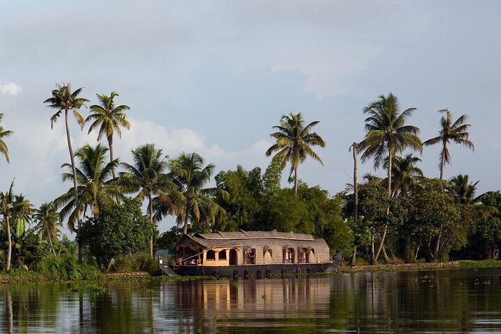 Golden Triangle with Beach and Backwaters Kerala