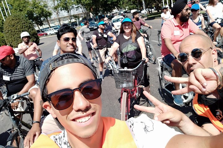 Madrid BIKE or EBIKE experience: Santiago Bernabeu Stadium and picnic